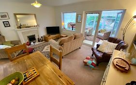 Spacious Two Bedroom House - Tm